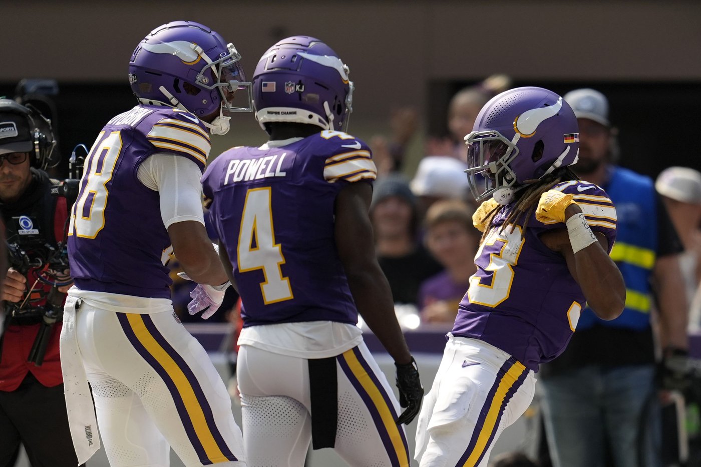 Vikings put their unbeaten record on the line as they visit the NFC North-rival Packers | iNFOnews.ca