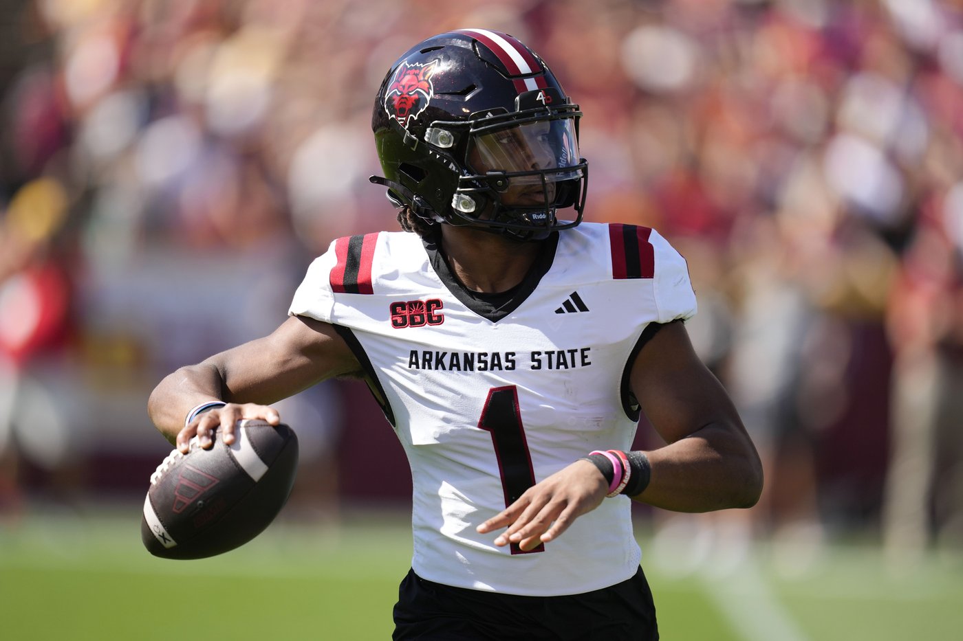 Rocco Becht has hand in 3 TDs, No. 20 Cyclones run off to a 52-7 win over Arkansas St. | iNFOnews.ca
