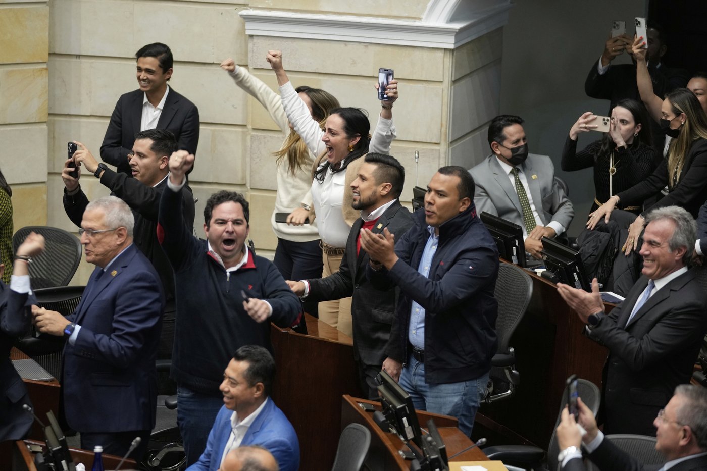Colombian lawmakers reject president's labor reform referendum | iNFOnews.ca