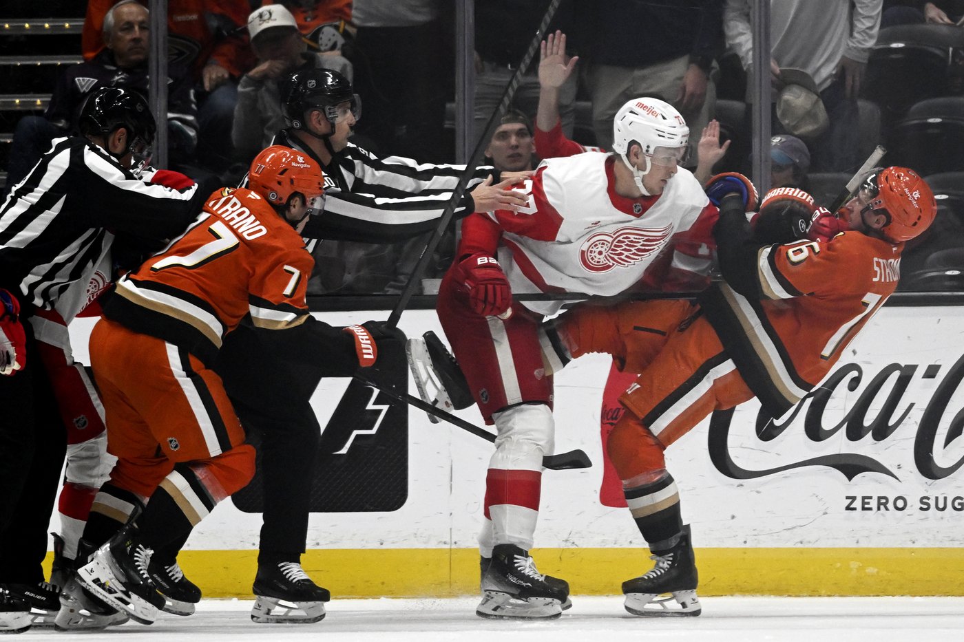 Cutter Gauthier puts Ducks ahead with his 1st NHL goal, and Anaheim rallies past the Red Wings 6-4 | iNFOnews.ca