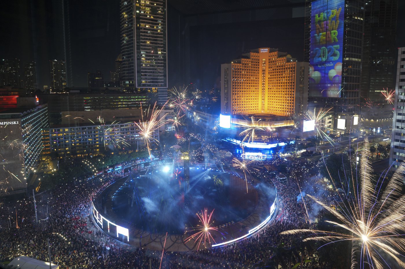 PHOTO COLLECTION: New Year's Eve | iNFOnews.ca