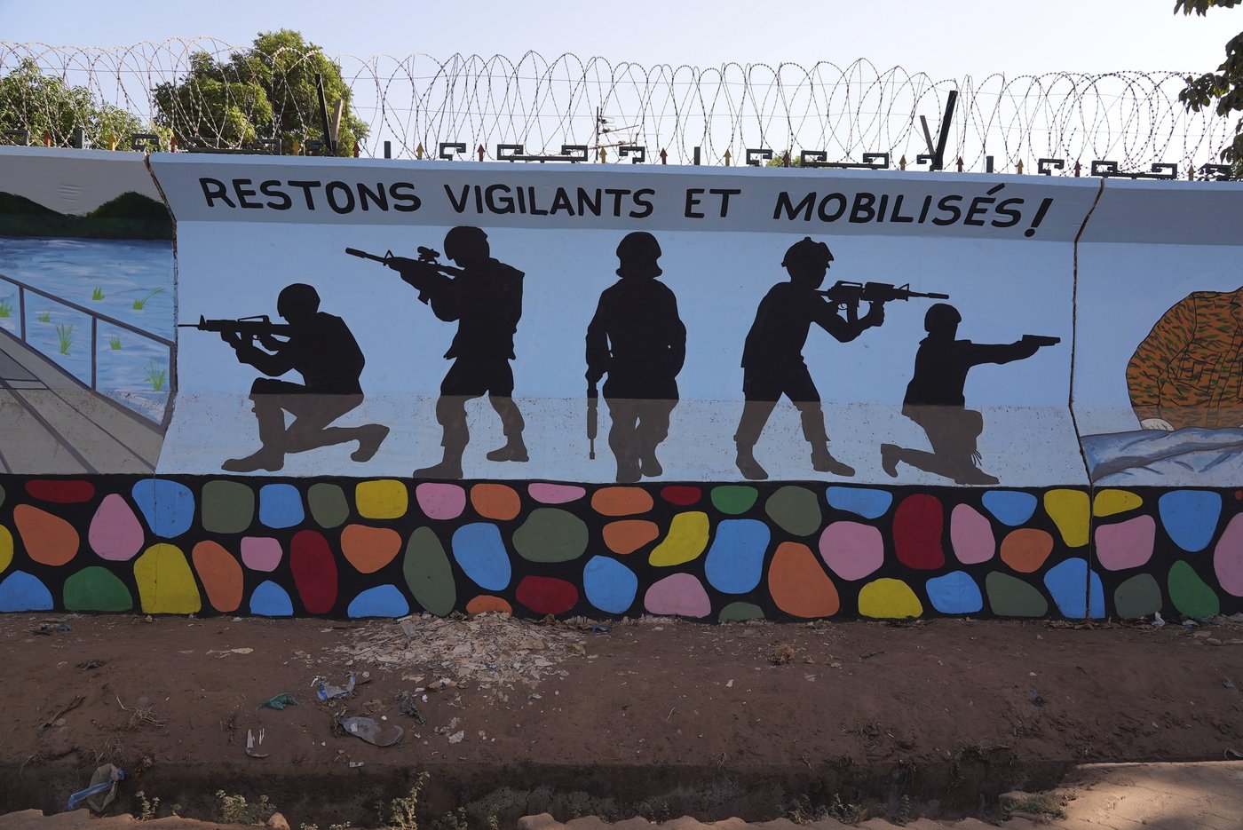West Africa's junta-led nations announce deployment of a joint force as extremist violence spikes | iNFOnews.ca