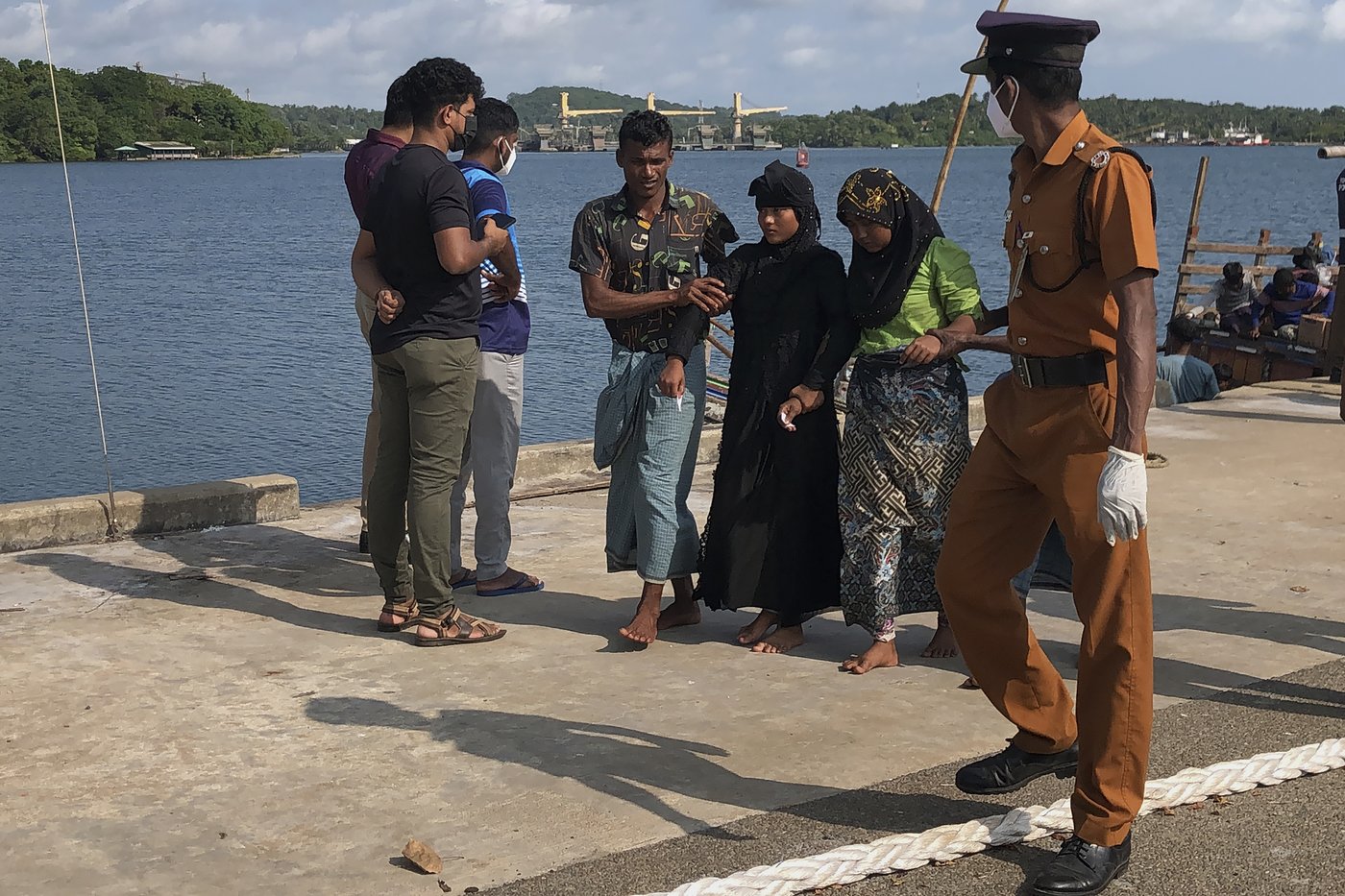 Sri Lanka's navy rescues 102 Rohingya refugees found adrift aboard a fishing trawler | iNFOnews.ca Sri Lanka's navy rescues 102 Rohingya refugees found adrift aboard a fishing trawler | iNFOnews.ca