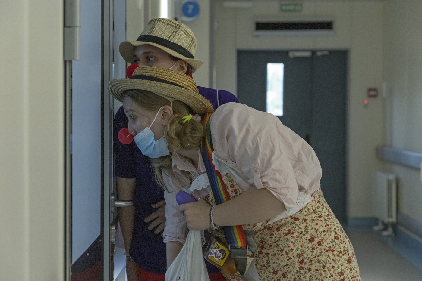 Hospital clowns bring joy to young Ukrainian cancer patients who survived Russian missile attack | iNFOnews.ca Hospital clowns bring joy to young Ukrainian cancer patients who survived Russian missile attack | iNFOnews.ca