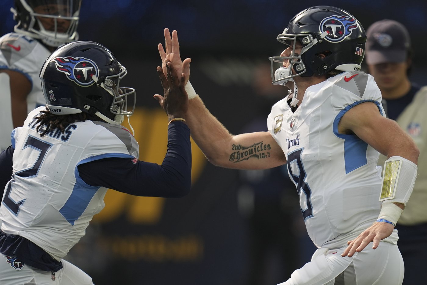 Justin Herbert has TDs passing and rushing as Chargers beat Titans 27-17 for 3rd straight win | iNFOnews.ca Justin Herbert has TDs passing and rushing as Chargers beat Titans 27-17 for 3rd straight win | iNFOnews.ca