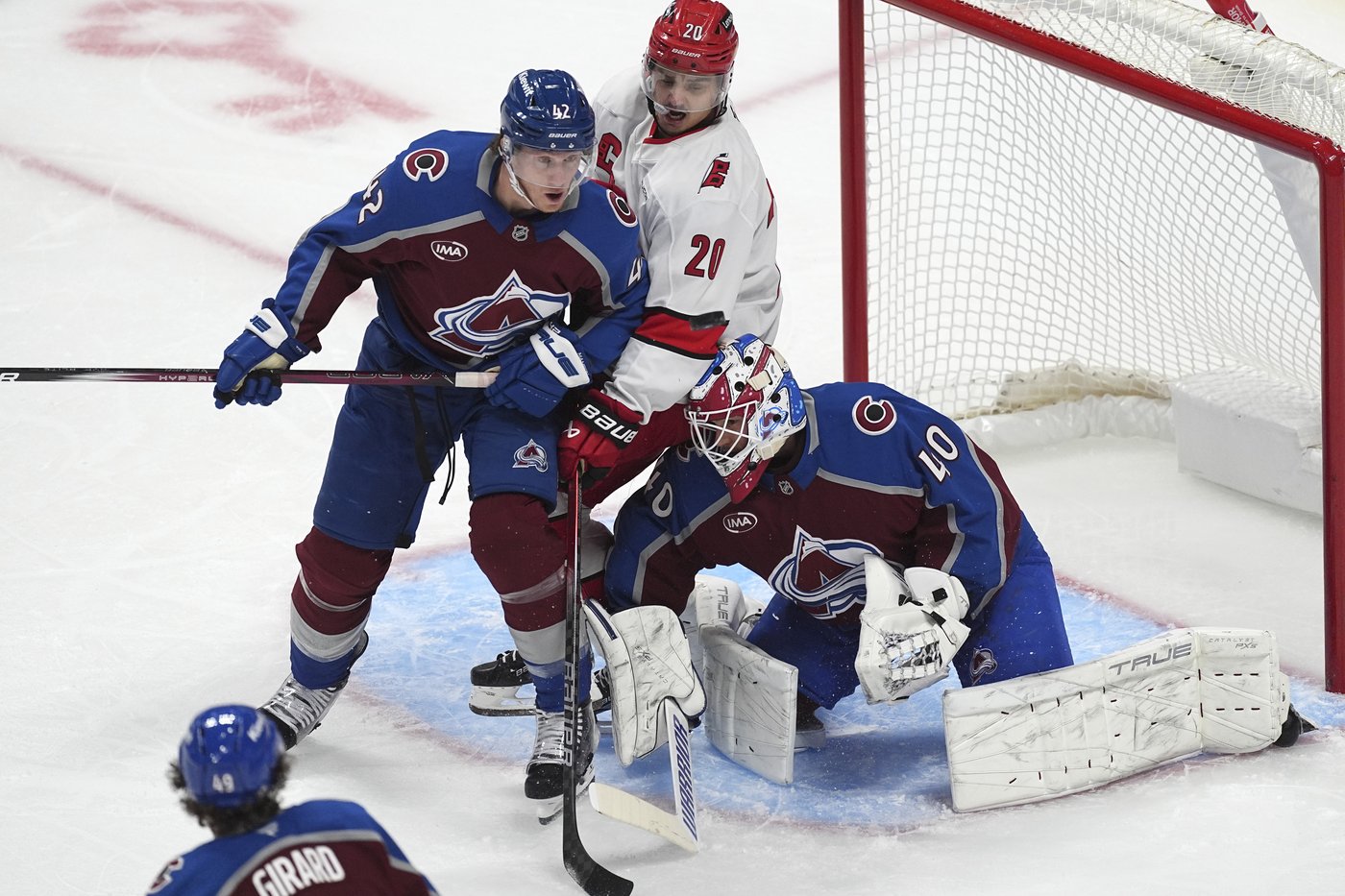 Avalanche score 5 goals in second period and end Hurricanes' 8-game win streak, 6-4 | iNFOnews.ca Avalanche score 5 goals in second period and end Hurricanes' 8-game win streak, 6-4 | iNFOnews.ca