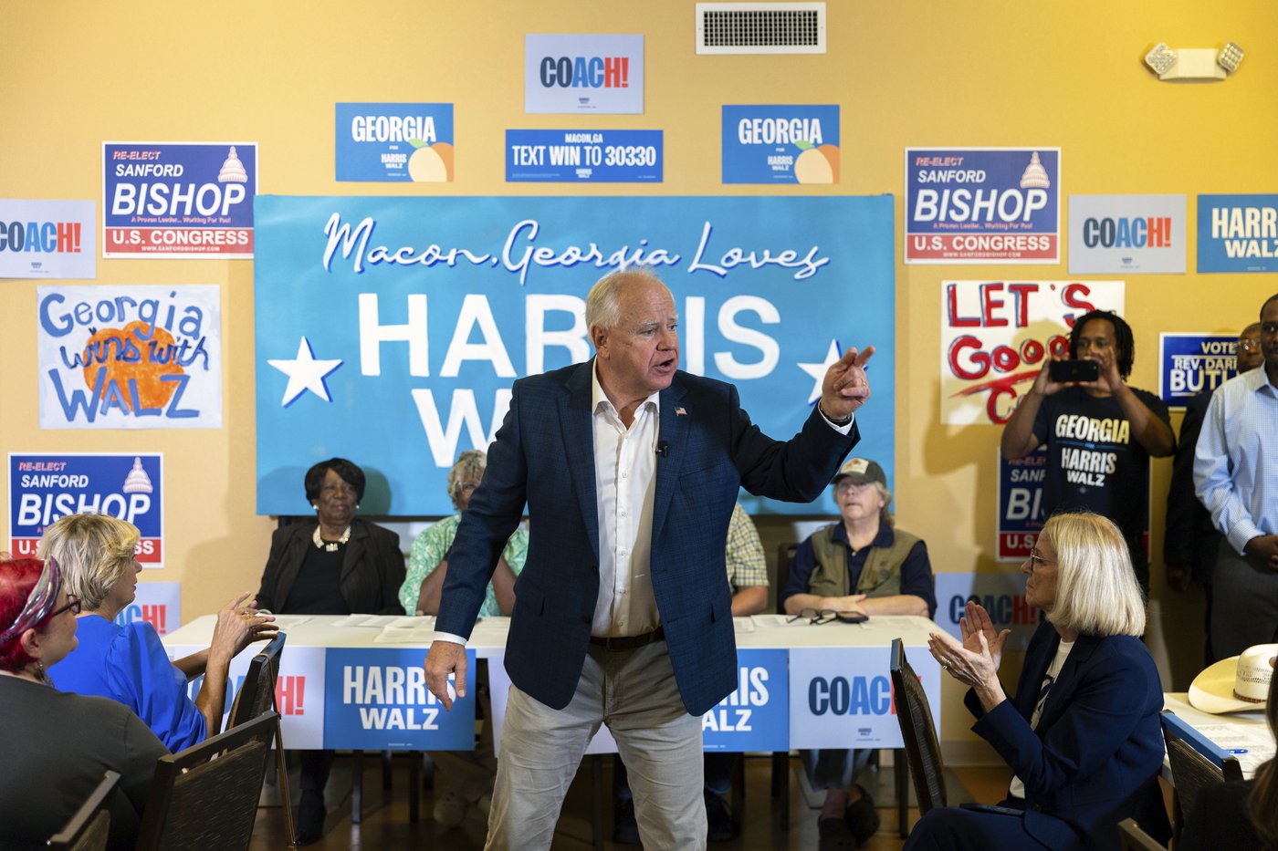 Walz is to attend the University of Michigan football game before final prep for Tuesday's debate | iNFOnews.ca Walz is to attend the University of Michigan football game before final prep for Tuesday's debate | iNFOnews.ca