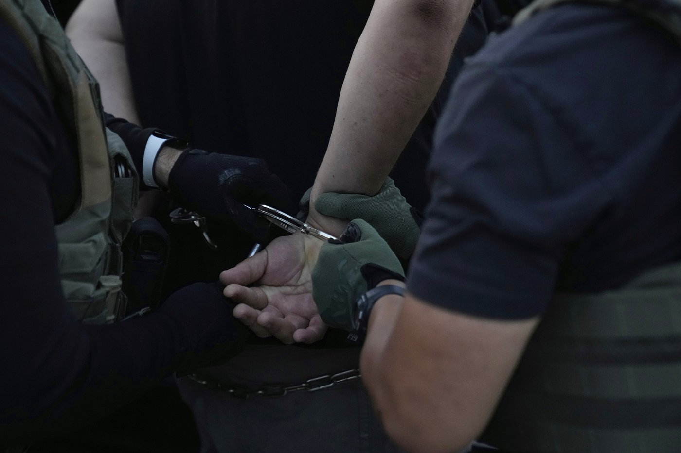 ICE denies using excessive force as it broadens immigration arrests in Chicago | iNFOnews.ca ICE denies using excessive force as it broadens immigration arrests in Chicago | iNFOnews.ca