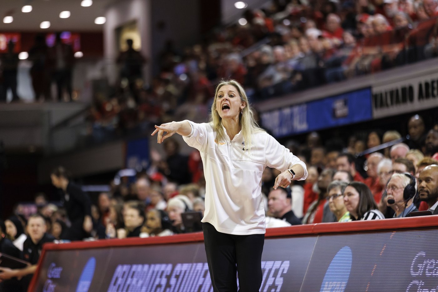 For new Stanford coach Kate Paye, following Tara VanDerveer is a tall task | iNFOnews.ca For new Stanford coach Kate Paye, following Tara VanDerveer is a tall task | iNFOnews.ca
