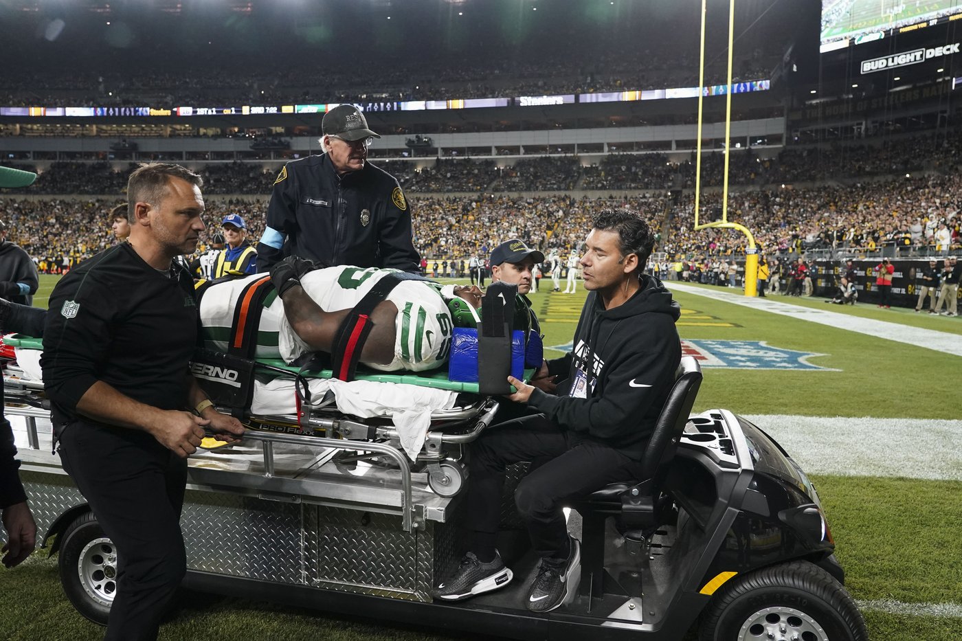 Jets' Rodgers dealing with ailing hamstring on top of knee issue but will play at Patriots | iNFOnews.ca Jets' Rodgers dealing with ailing hamstring on top of knee issue but will play at Patriots | iNFOnews.ca