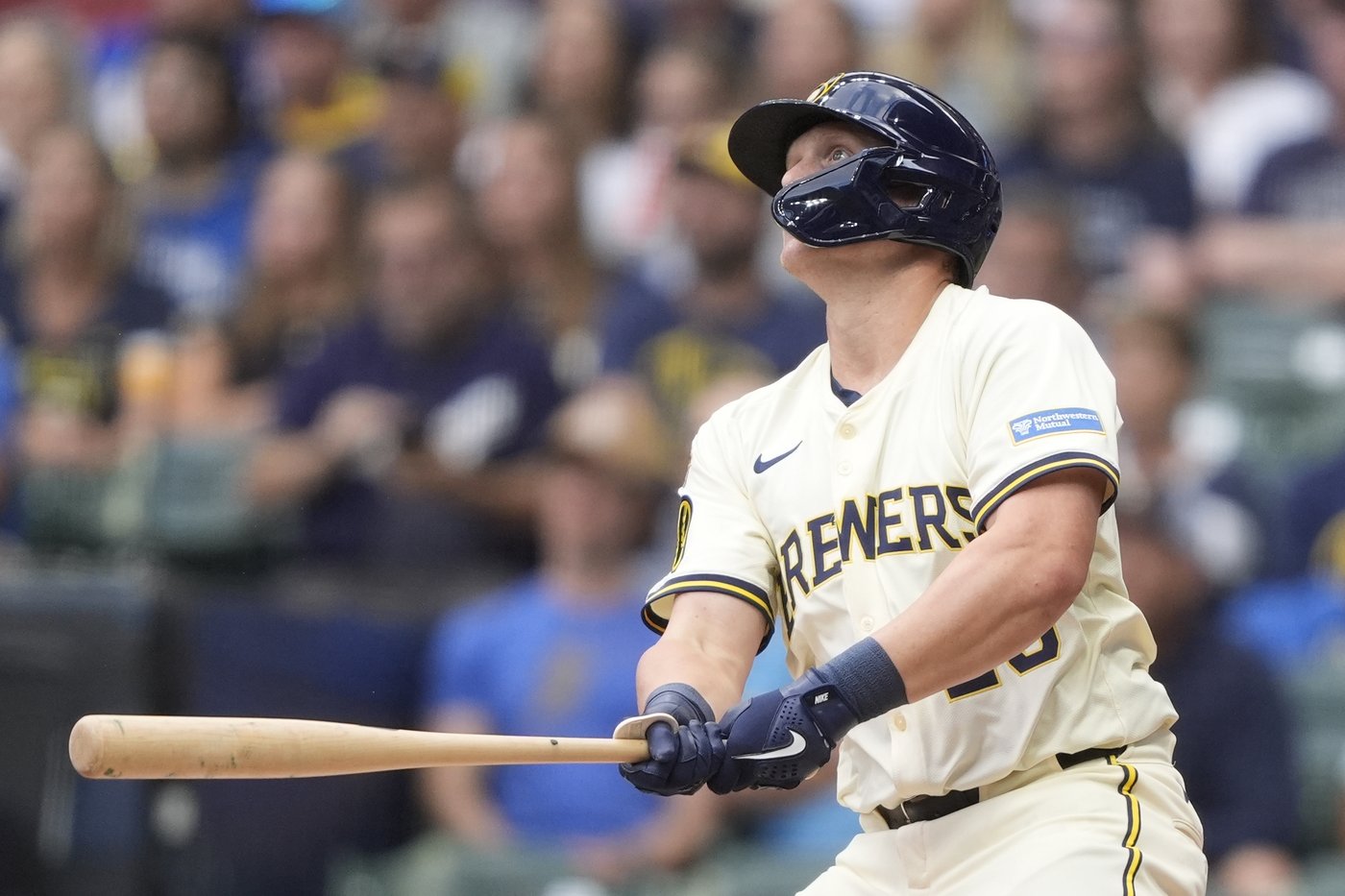 Andrew Vaughn homers in 1st at-bat with Brewers after Rhys Hoskins goes on injured list | iNFOnews.ca