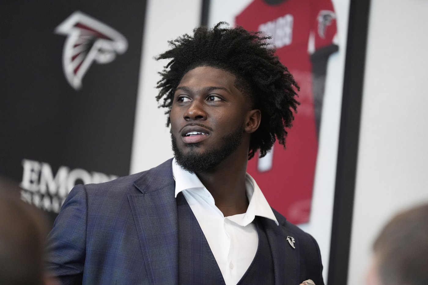 Falcons take aggressive approach in NFL draft to boost defense, especially pass rush | iNFOnews.ca