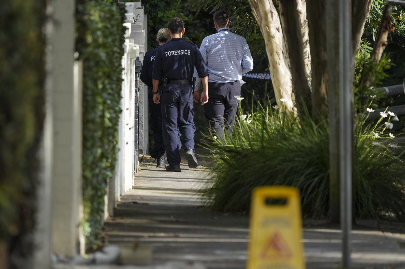 Vandals burn a car and spray graffiti in latest antisemitic attack in Sydney | iNFOnews.ca