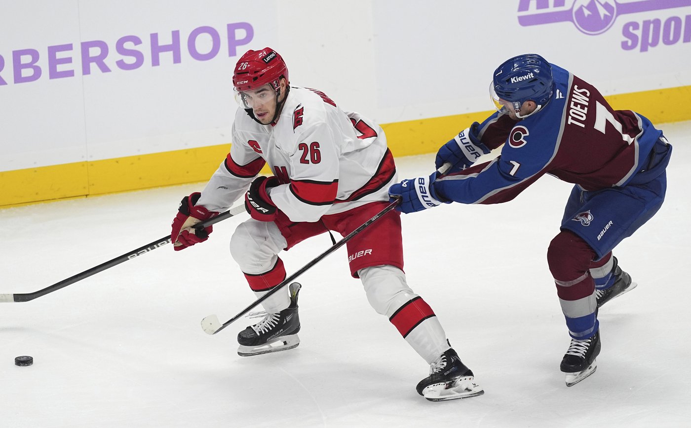 Avalanche score 5 goals in second period and end Hurricanes' 8-game win streak, 6-4 | iNFOnews.ca Avalanche score 5 goals in second period and end Hurricanes' 8-game win streak, 6-4 | iNFOnews.ca