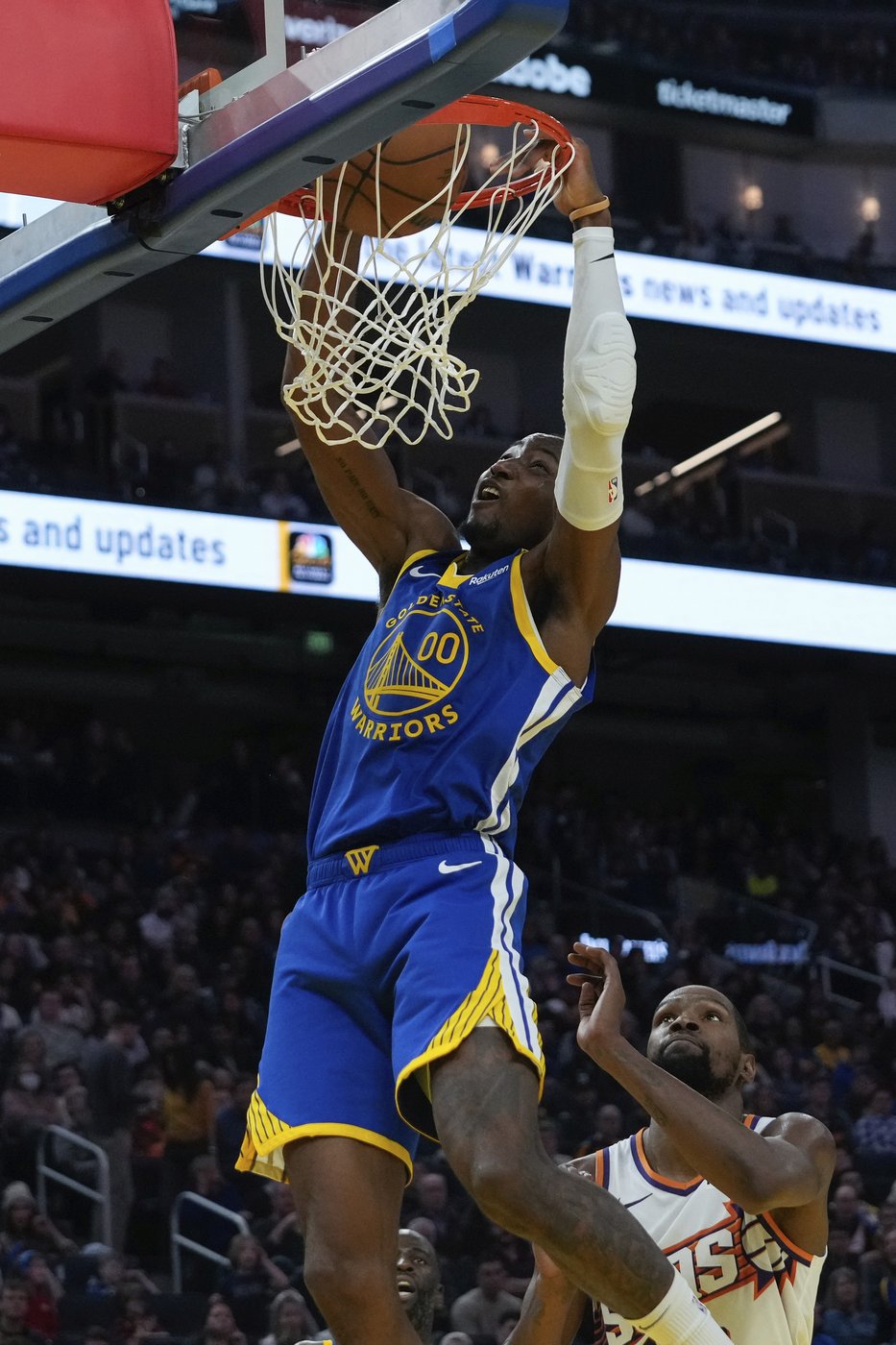 Jonathan Kuminga ties career high with 34 points, Warriors beat Suns 109-105 | iNFOnews.ca Jonathan Kuminga ties career high with 34 points, Warriors beat Suns 109-105 | iNFOnews.ca