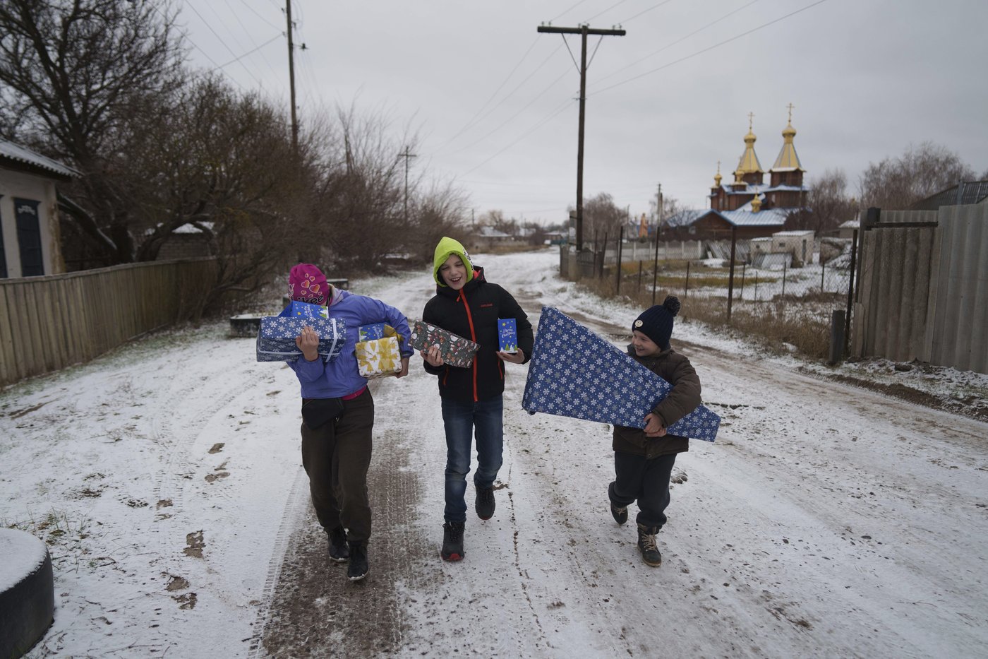 'Reindeer' volunteers bring holiday magic to Ukrainian children living on the frontlines | iNFOnews.ca 'Reindeer' volunteers bring holiday magic to Ukrainian children living on the frontlines | iNFOnews.ca