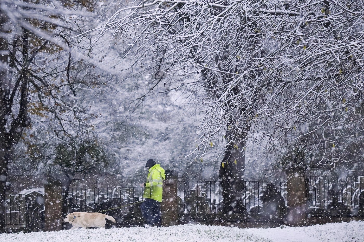 School closures and travel delays as Arctic air brings snow and sleet to parts of the UK | iNFOnews.ca