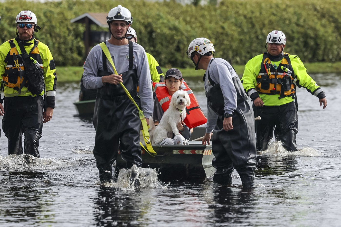 Residents slog through flooded streets, clear debris after Hurricane Milton tore through Florida | iNFOnews.ca