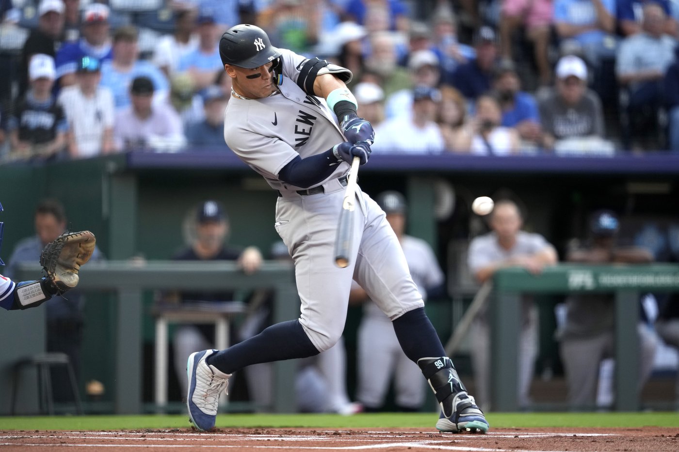 Yankees' Aaron Judge hits third-longest homer of MLB season, a 469-foot shot in first inning vs KC | iNFOnews.ca