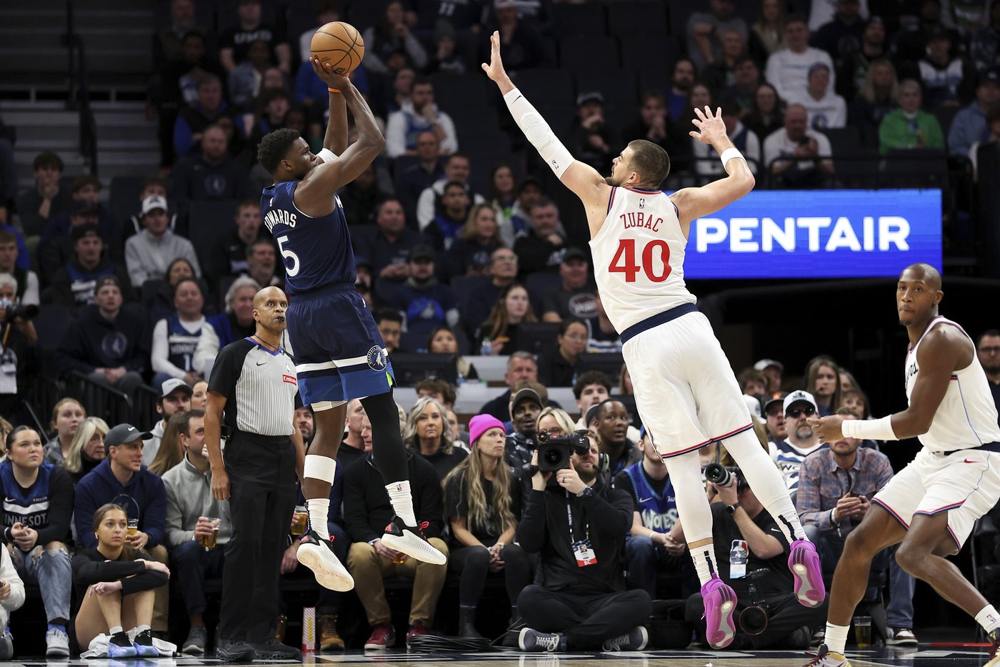 Edwards scores 37 to lead Timberwolves past Clippers 108-106 | iNFOnews.ca
