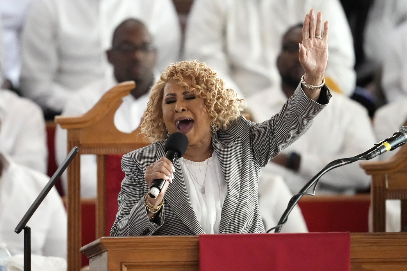 Cissy Houston mourned by Dionne Warwick, politicians and more at longtime church | iNFOnews.ca