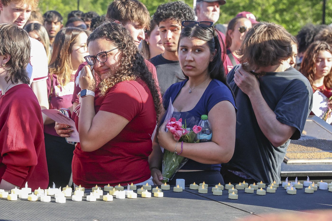 Florida State classes resume Monday after fatal shooting, but in-person attendance isn't mandatory | iNFOnews.ca
