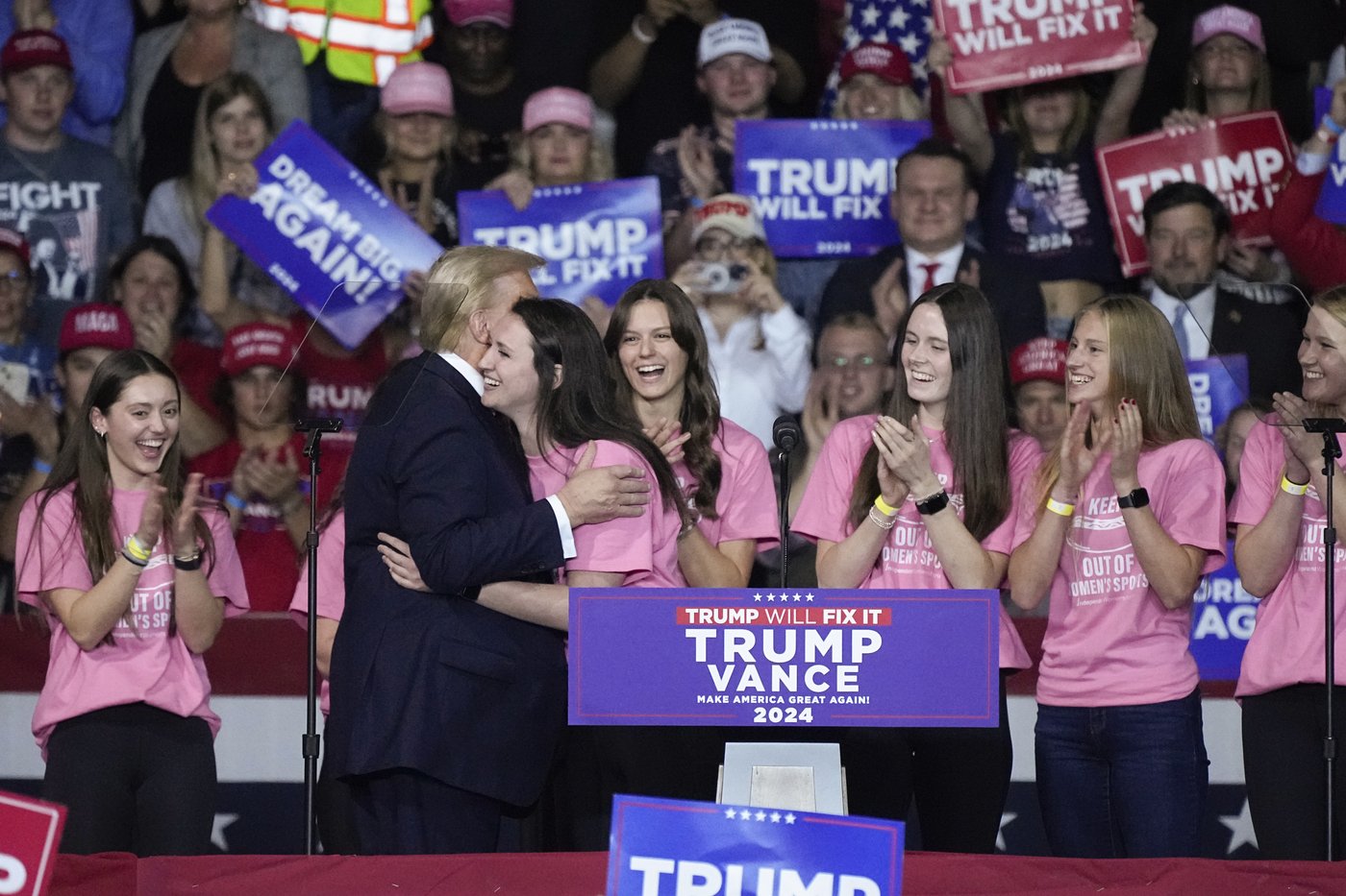 Trump wants to narrow his deficit with women but he's not changing how he talks about them | iNFOnews.ca Trump wants to narrow his deficit with women but he's not changing how he talks about them | iNFOnews.ca