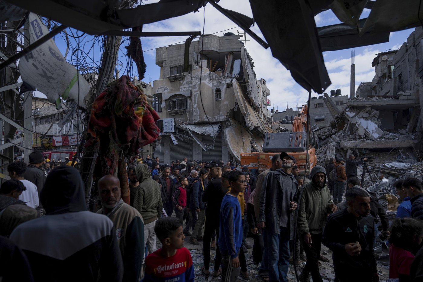 Gaza is in ruins after Israel's yearlong offensive. Rebuilding may take decades | iNFOnews.ca Gaza is in ruins after Israel's yearlong offensive. Rebuilding may take decades | iNFOnews.ca