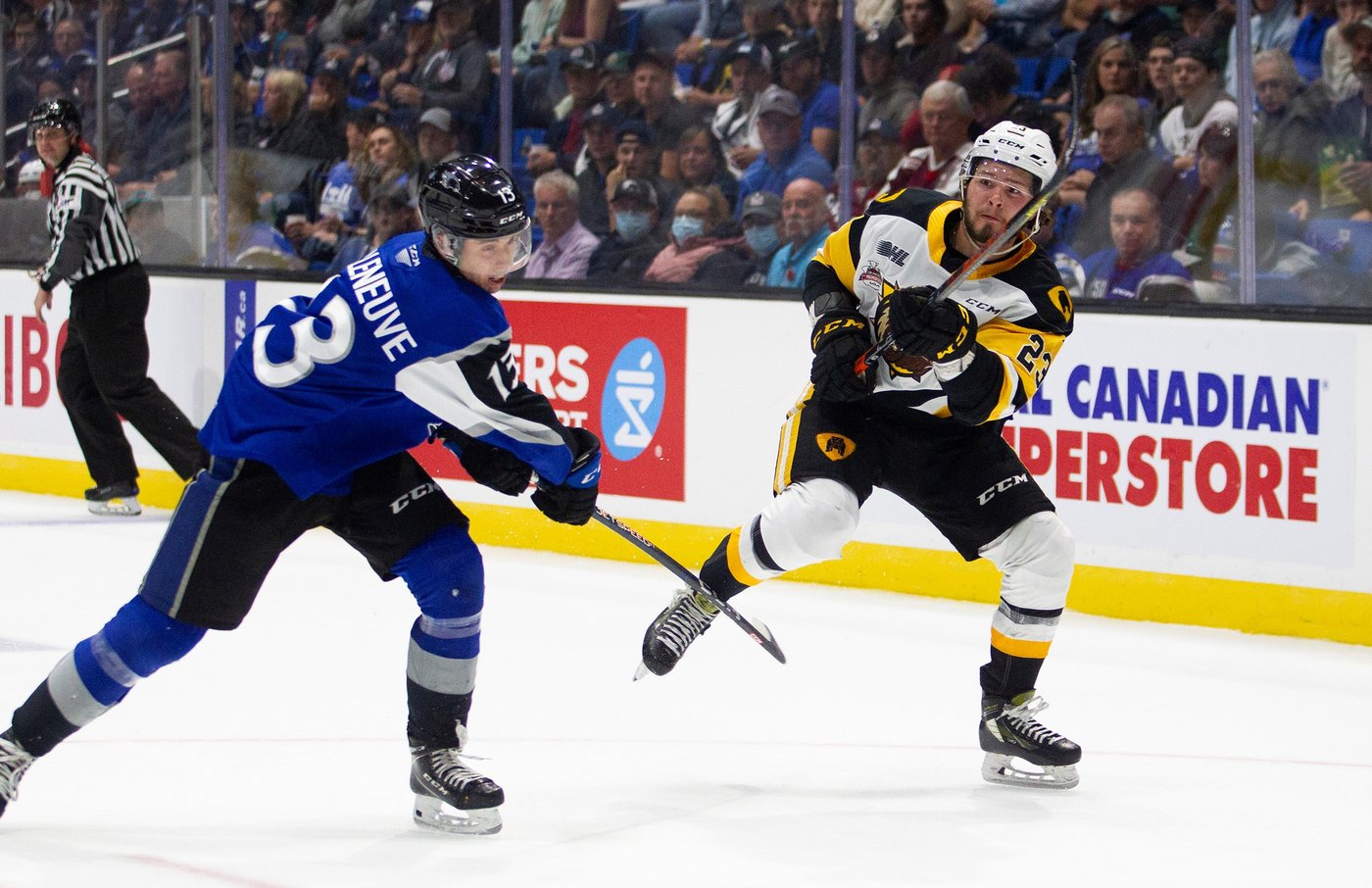 Maple Leafs sign defenceman Villeneuve to one-year, two-way extension | iNFOnews.ca
