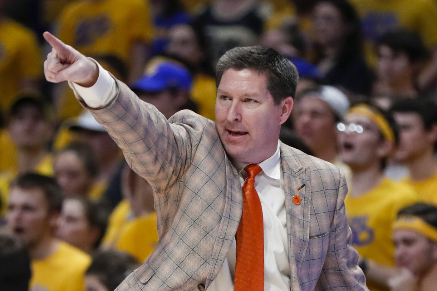 Clemson approves an athletic fee of $150 per semester for students starting next year | iNFOnews.ca