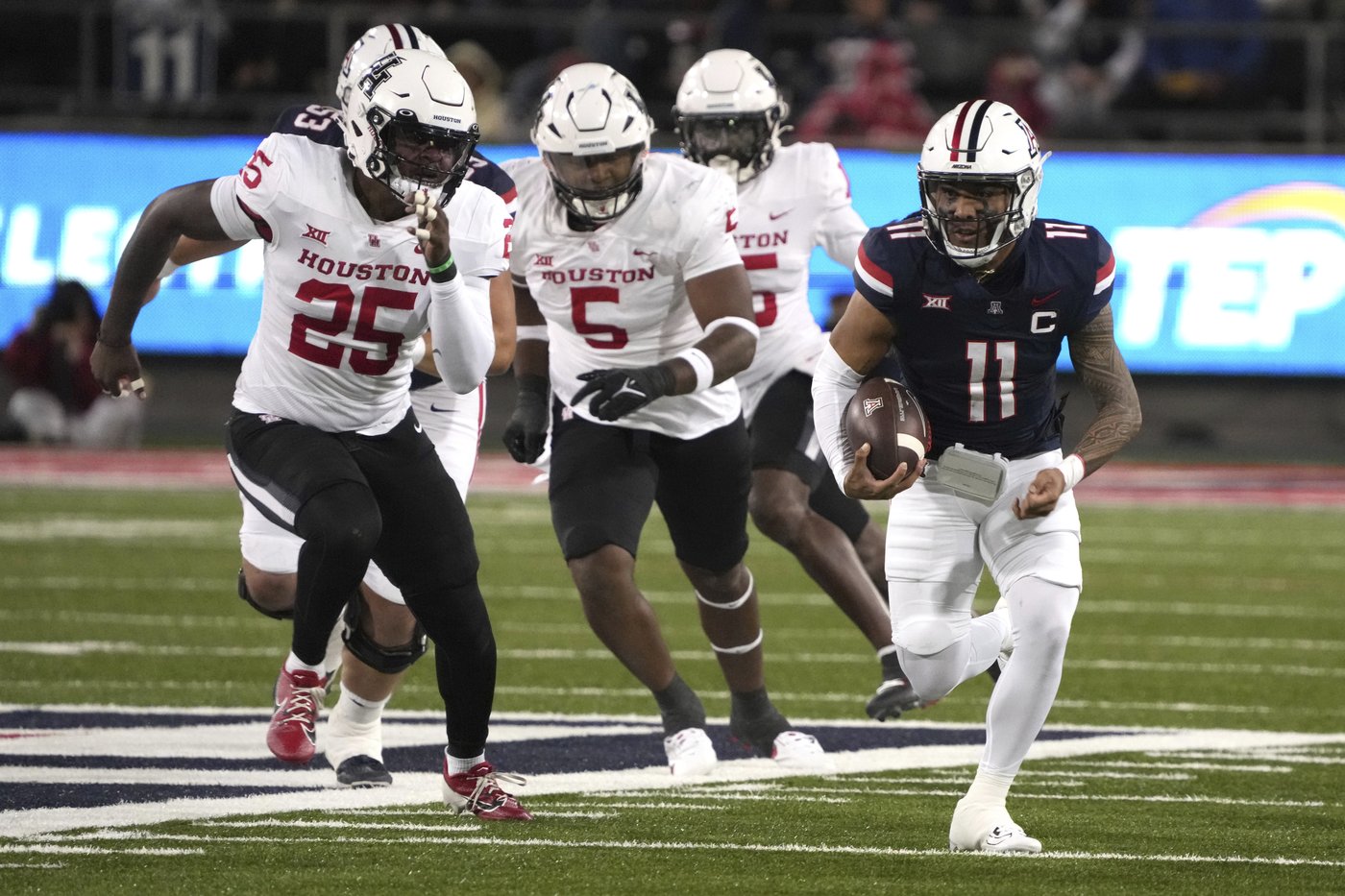 Noah Fifita throws for 2 TDs, Arizona ends 5-game losing streak with 27-3 win over Houston | iNFOnews.ca