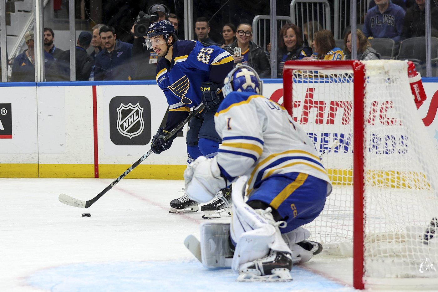Sabres get power-play goals from Zucker and Thompson in 4-2 win over the Blues | iNFOnews.ca