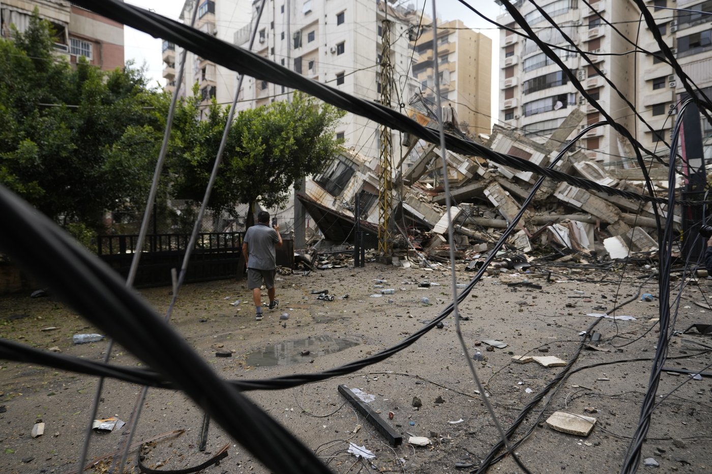 Iran fires at least 180 missiles into Israel as regionwide conflict grows | iNFOnews.ca Iran fires at least 180 missiles into Israel as regionwide conflict grows | iNFOnews.ca