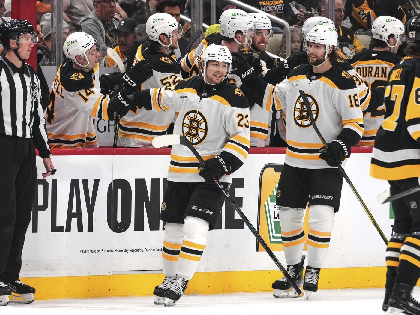 Lindholm and Korpisalo lead Bruins to 4-1 victory over Penguins | iNFOnews.ca Lindholm and Korpisalo lead Bruins to 4-1 victory over Penguins | iNFOnews.ca