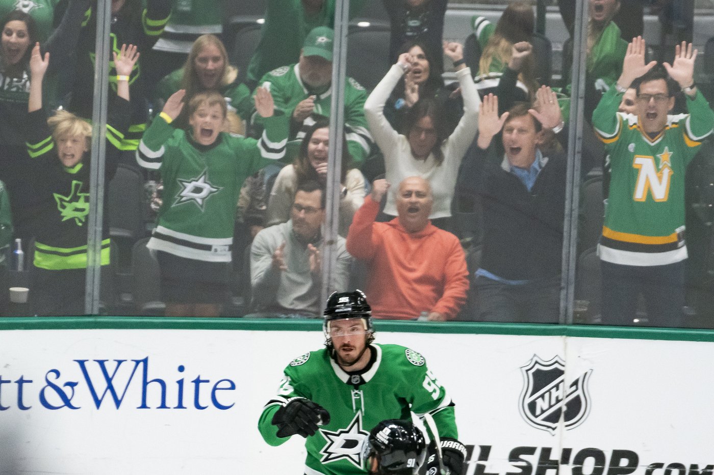 Vegas captain Stone, Preds goalie Saros, Stars centre Duchene named NHL three stars | iNFOnews.ca