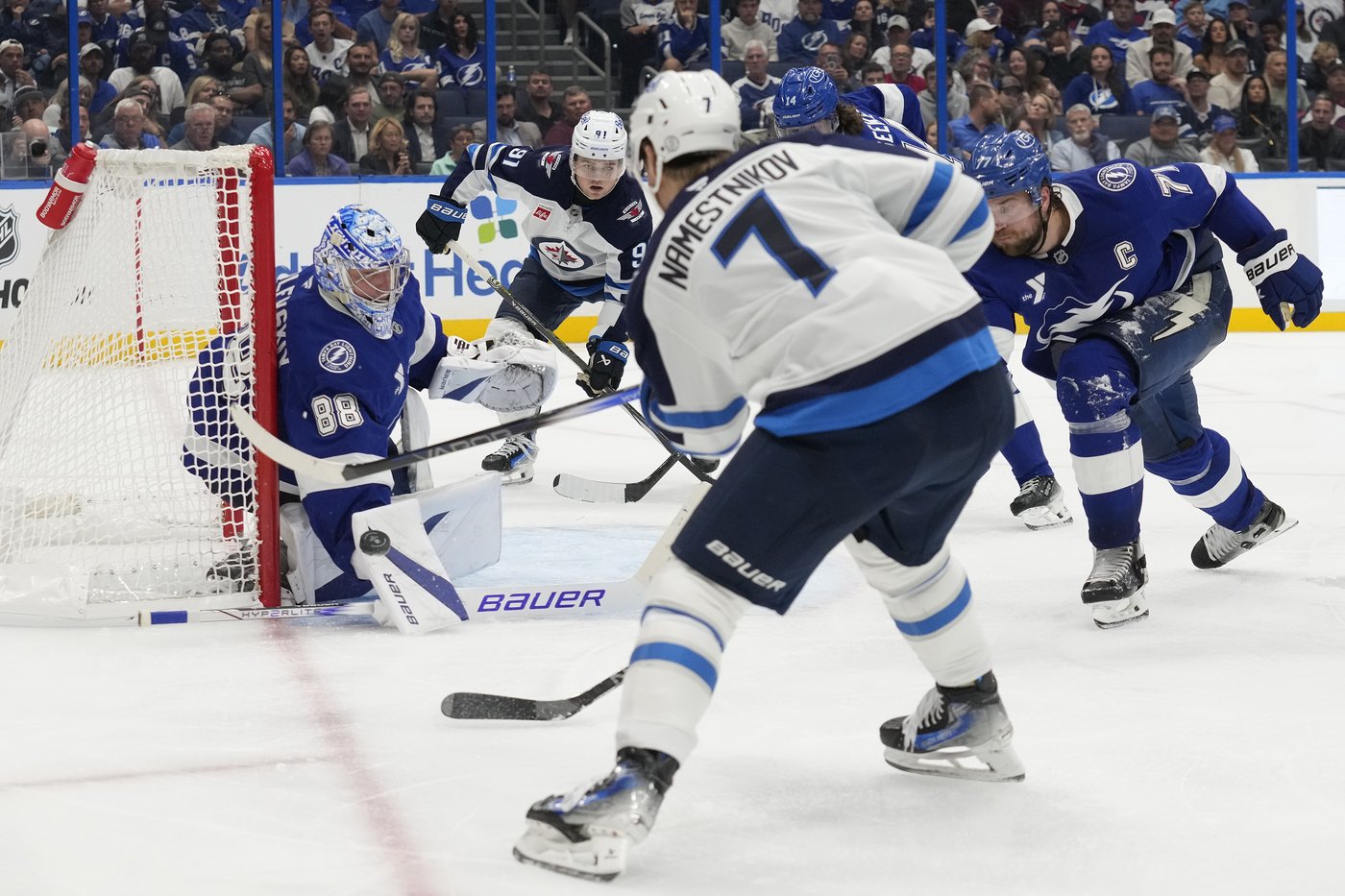 Vasilevskiy stars as the Lightning stop the Jets' 7-game win streak with a 4-1 victory | iNFOnews.ca