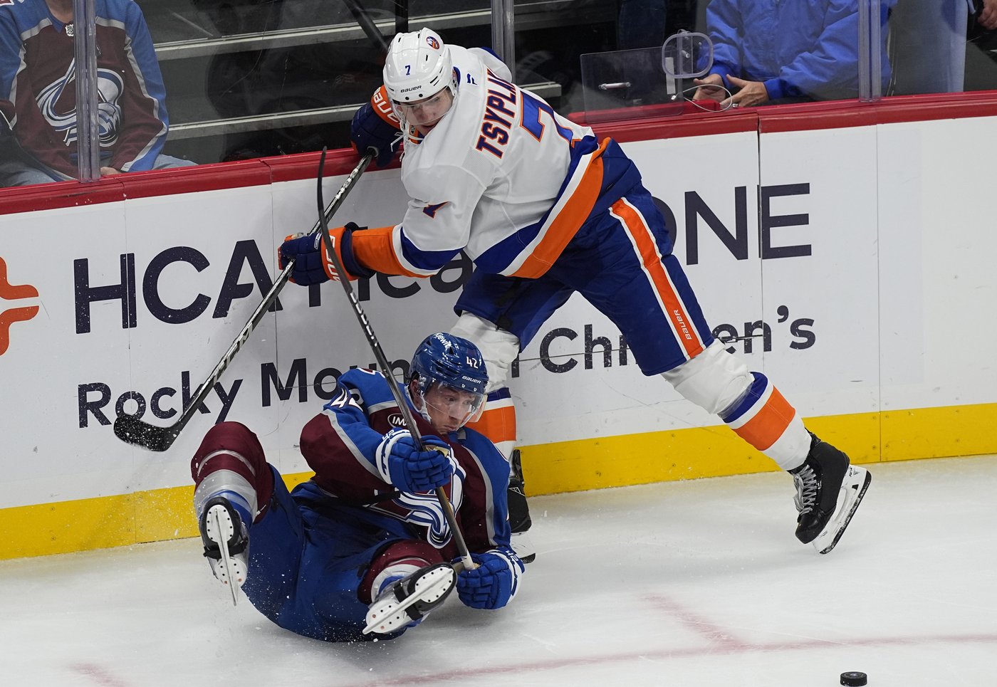 Colorado Avalanche still winless due to injuries, poor defensive performance in recent loss | iNFOnews.ca Colorado Avalanche still winless due to injuries, poor defensive performance in recent loss | iNFOnews.ca