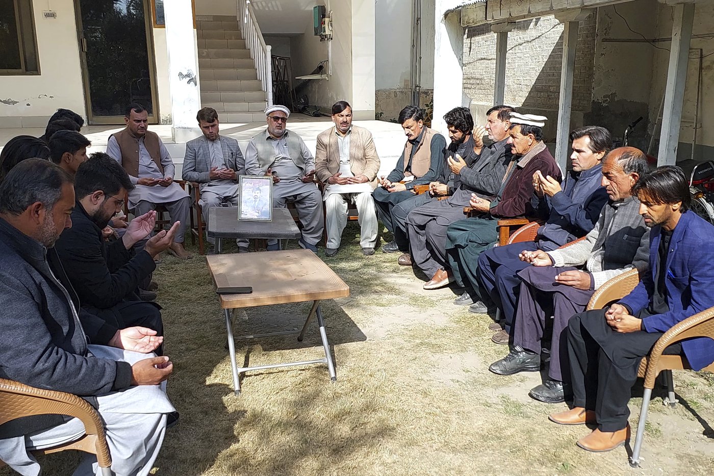 Pakistani city mourns 42 Shiite Muslims who were ambushed and killed in a gun attack | iNFOnews.ca Pakistani city mourns 42 Shiite Muslims who were ambushed and killed in a gun attack | iNFOnews.ca