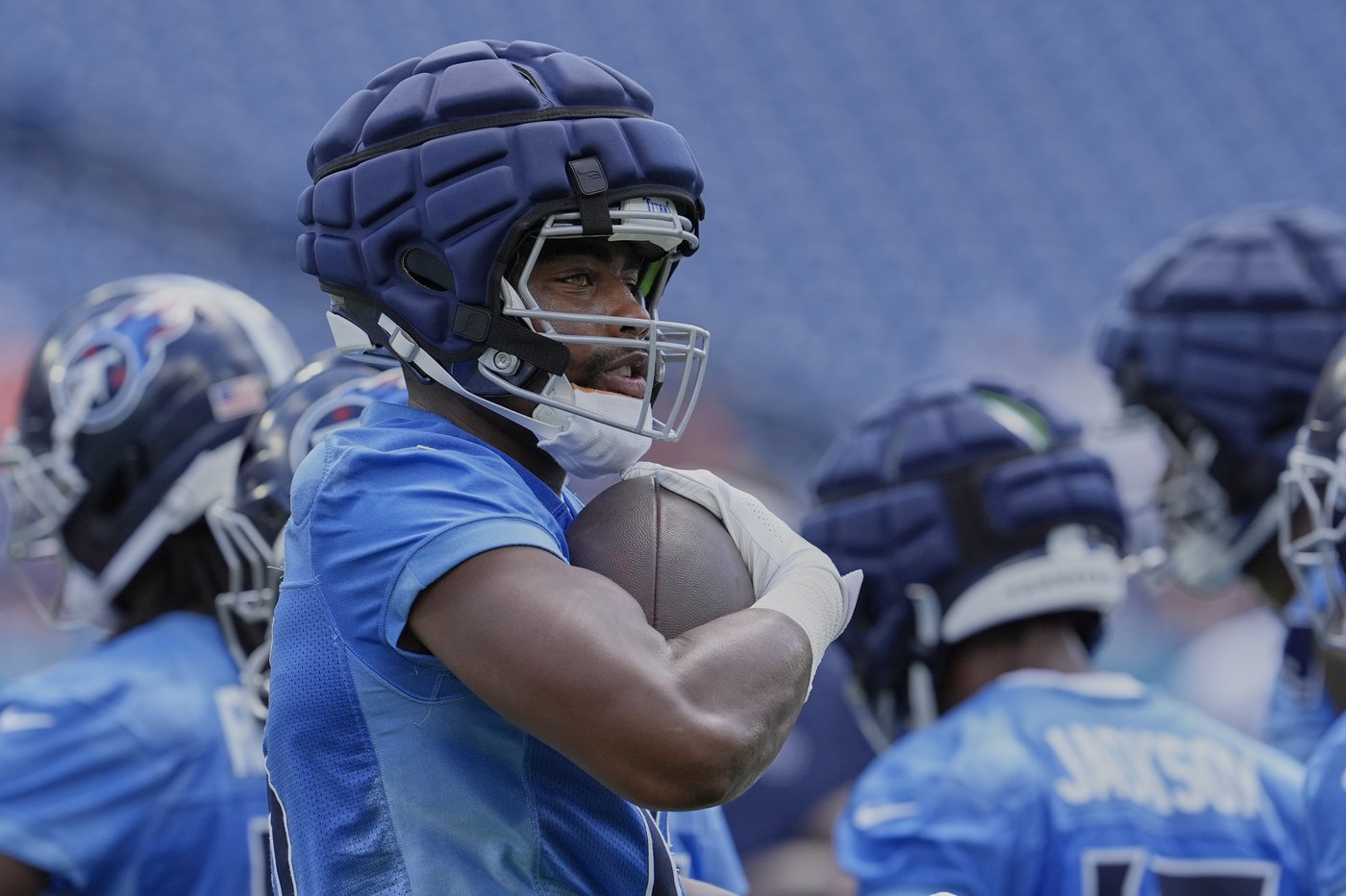 Titans waive 2022 1st-round pick WR Treylon Burks, who injured his right shoulder in practice | iNFOnews.ca Titans waive 2022 1st-round pick WR Treylon Burks, who injured his right shoulder in practice | iNFOnews.ca