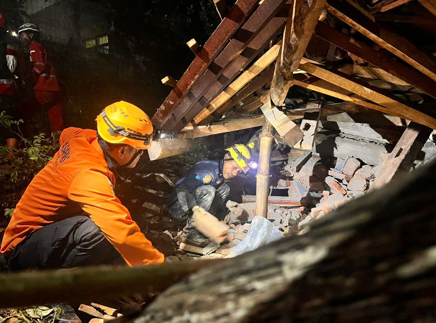 Landslides in Indonesia's Java island leave 3 dead and 20 missing | iNFOnews.ca