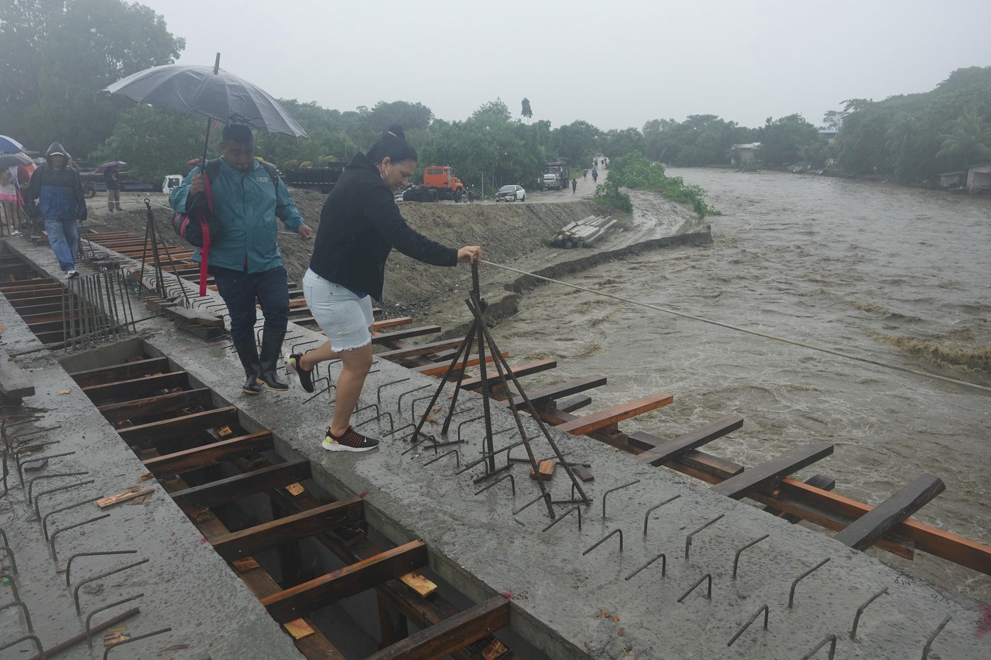 Tropical Storm Sara drenches Honduras’ northern coast with flash flooding and mudslides in forecast | iNFOnews.ca
