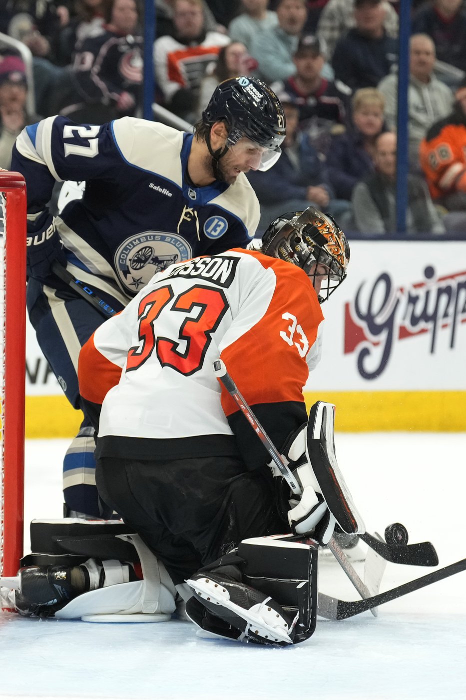 Flyers snap a 3-game skid with their 1st victory in December, beating the Blue Jackets 5-3 | iNFOnews.ca