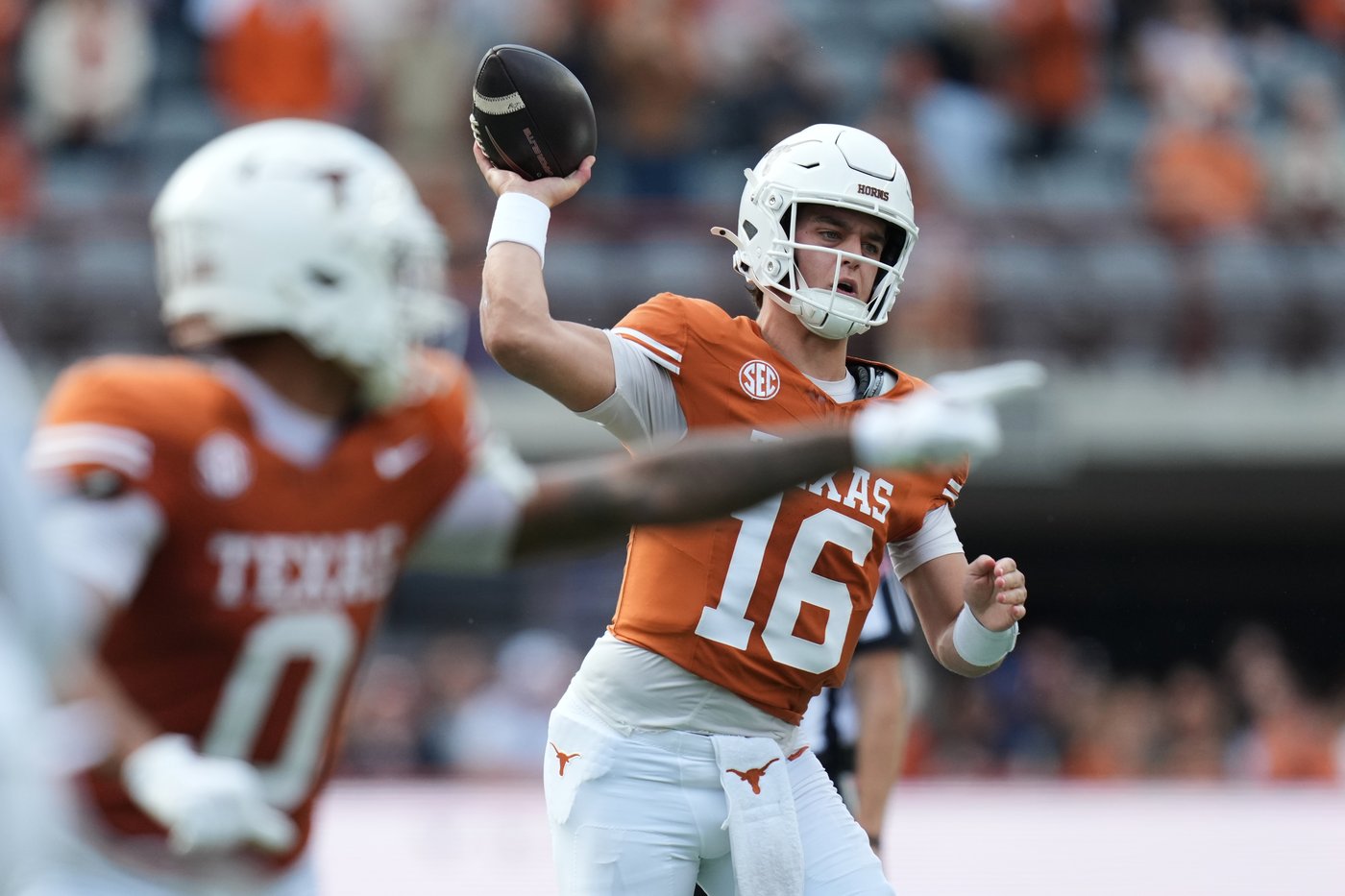 Texas QB Manning 'felt good' all week in concussion protocol and was sharp in win over Vandy | iNFOnews.ca