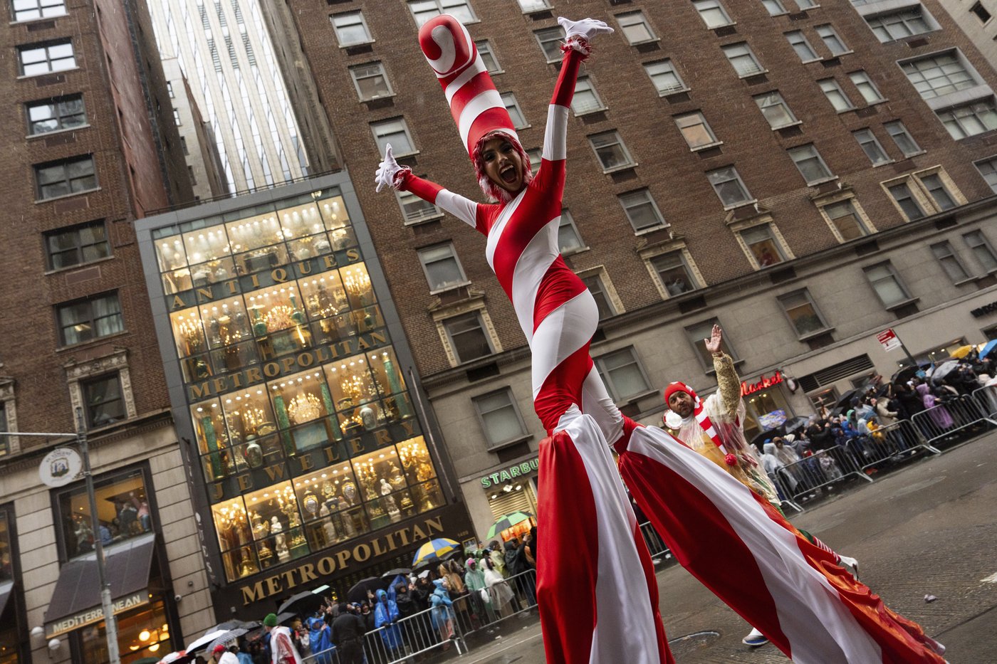 Macy’s Thanksgiving Day Parade: Big balloons, wet weather and 21 protesters arrested | iNFOnews.ca