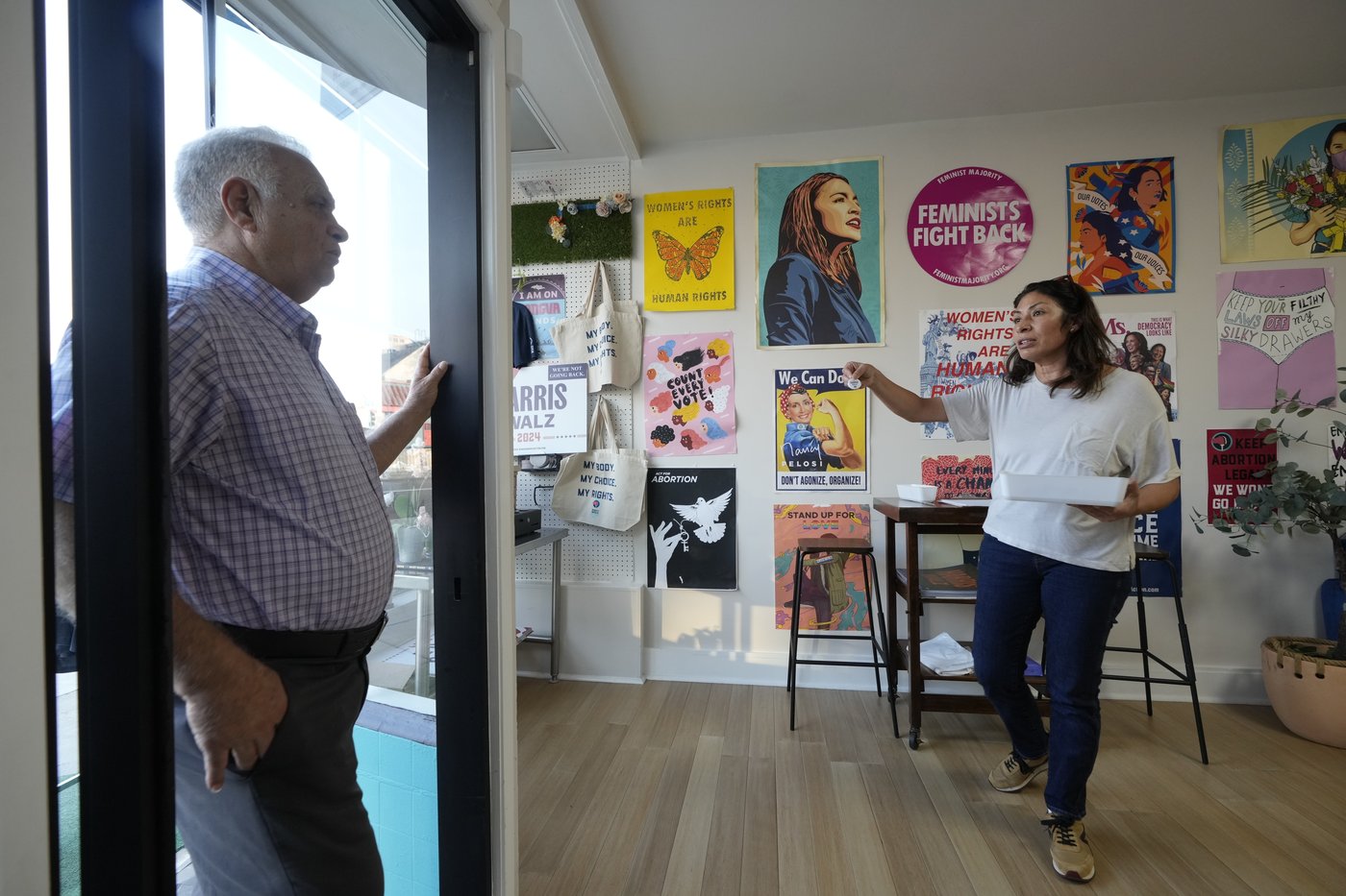 'All I can think about is hotter days.' Voter campaigns target Latinas worried about climate change | iNFOnews.ca 'All I can think about is hotter days.' Voter campaigns target Latinas worried about climate change | iNFOnews.ca