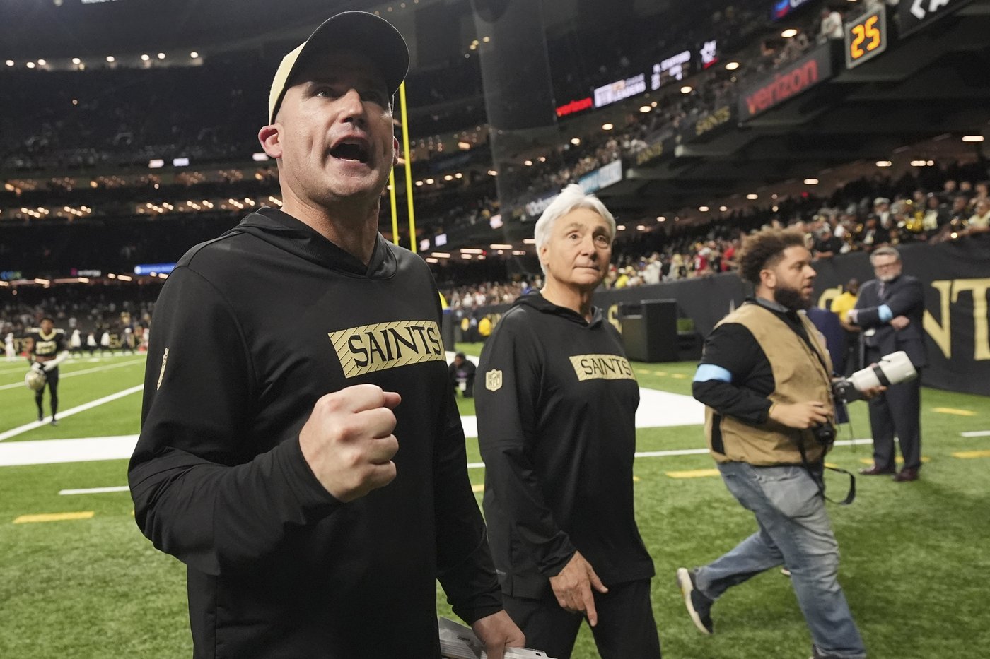 Taysom Hill runs for 3 TDs as the Saints top Jameis Winston and the struggling Browns 35-14 | iNFOnews.ca Taysom Hill runs for 3 TDs as the Saints top Jameis Winston and the struggling Browns 35-14 | iNFOnews.ca