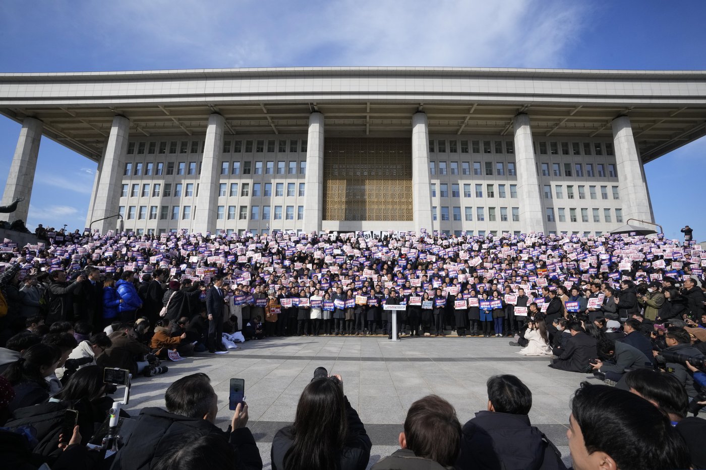South Korea’s opposition parties move to impeach president over sudden declaration of martial law | iNFOnews.ca South Korea’s opposition parties move to impeach president over sudden declaration of martial law | iNFOnews.ca