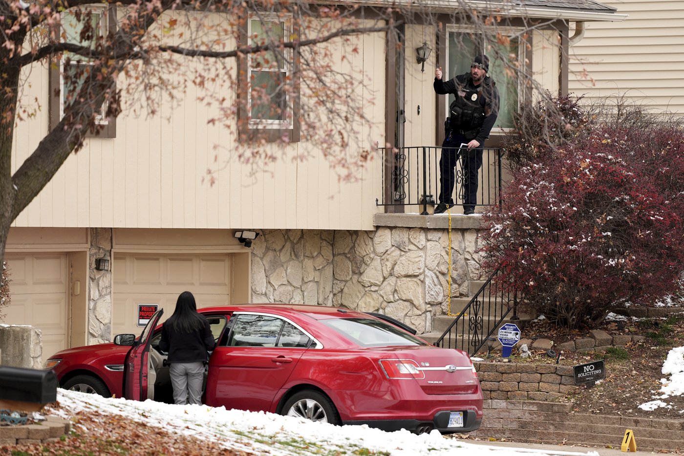 An ex-officer who died in an apparent suicide before his federal trial was barred from having a gun | iNFOnews.ca