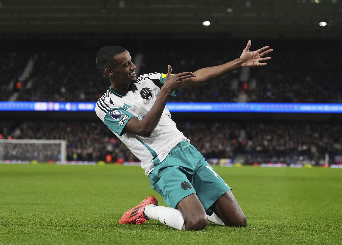 Man City crisis deepens after another loss, Arsenal closes gap on Liverpool | iNFOnews.ca Man City crisis deepens after another loss, Arsenal closes gap on Liverpool | iNFOnews.ca