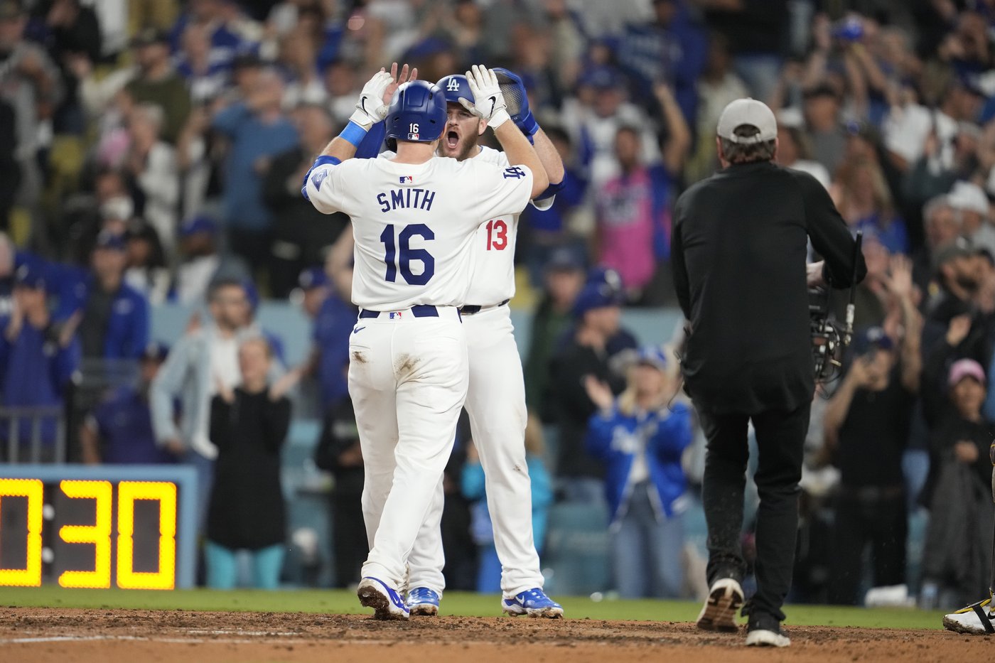 Shohei Ohtani heads to 1st postseason after Dodgers clinch NL West title with a 7-2 win over Padres | iNFOnews.ca Shohei Ohtani heads to 1st postseason after Dodgers clinch NL West title with a 7-2 win over Padres | iNFOnews.ca